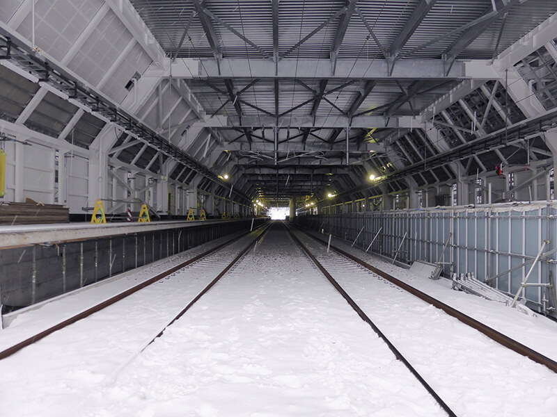 上の画像と同じ場所。わずか1年で新幹線の駅が姿を現しました（2014年撮影）